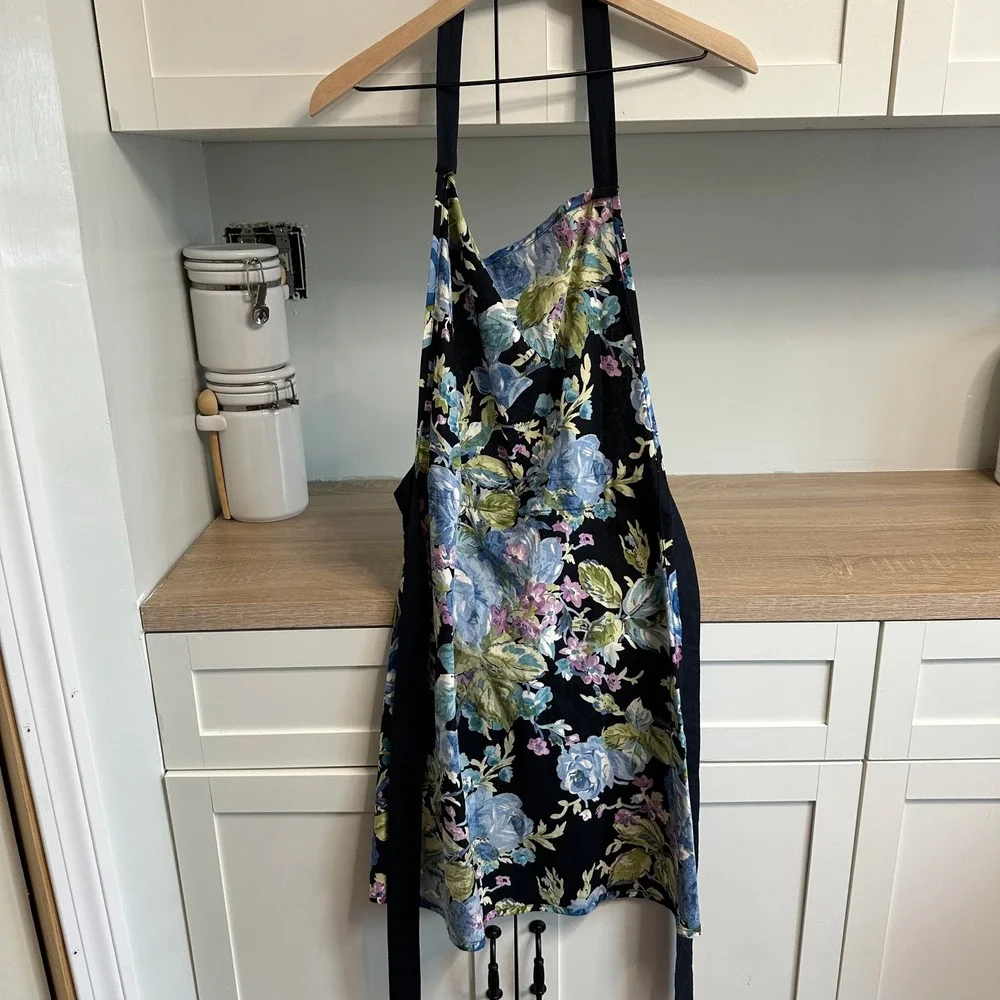 Wellesley Manor Apron Women's OS Blue Floral‎ Cotton Tie Waist Bow Cottagecore